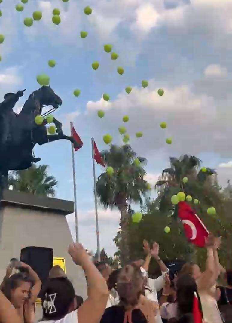 Milas’ın Dayanışması Göktuğ’a Umut Oldu: Balonlar Mutluluk İçin Havalandı 3
